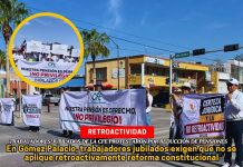 Jubilados de CFE protestan en Gómez Palacio por reducción de pensiones